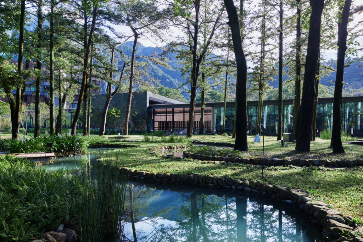 HOSHINOYA-Guguan-Dining-and-Water-Garden-1-1024x682[1]
